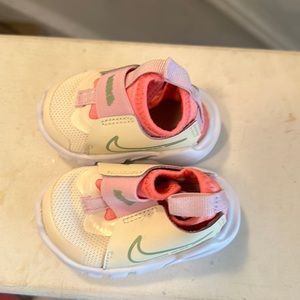 Baby girl infant sneaker